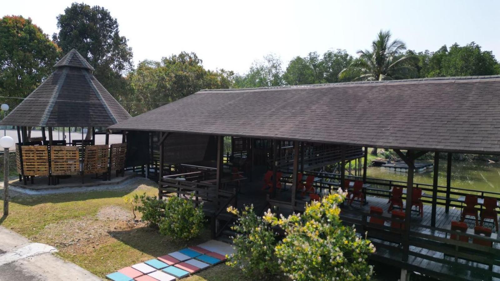 Putra Sentosa Retreat Camp, Sematan Hotell Exteriör bild